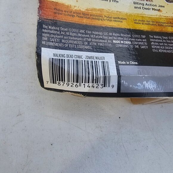 McFarlane Toys The Walking Dead Zombie Walker Series 1 Action Figure - Picture 6 of 6